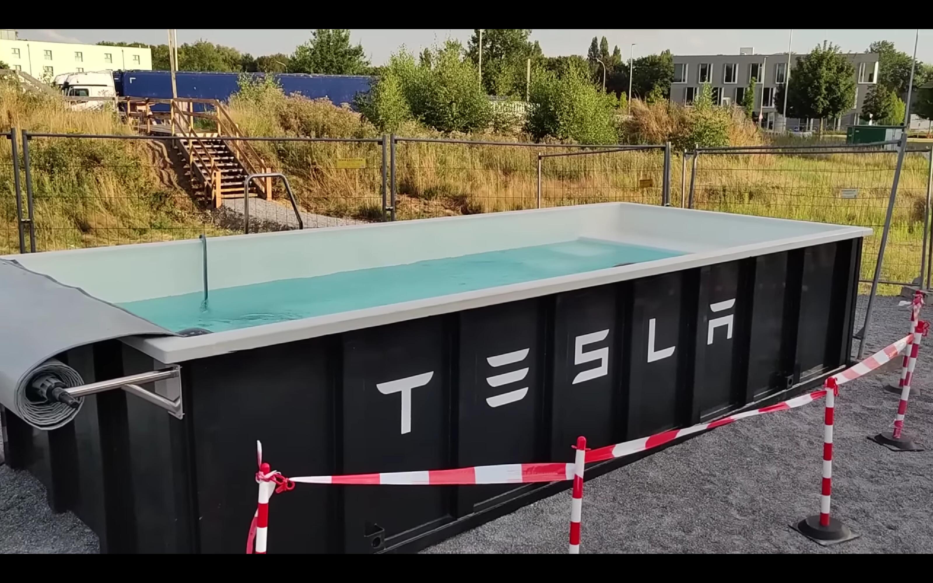 Tesla is not doing its job again and has built a swimming pool !? – TOPCARS